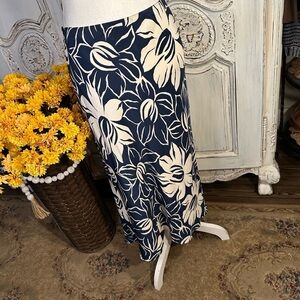 Jones New York Silk Floral Navy and White Patterned Fabric Slip Skirt